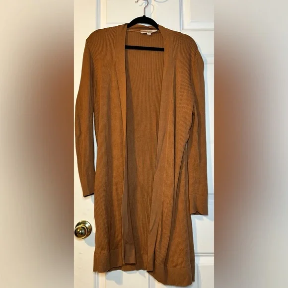LOFT Women's Tan Sweater - Picture 1 of 3